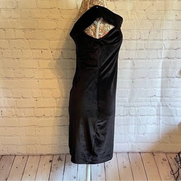 Urban Outfitters Velvet Black Dress - Picture 4 of 5